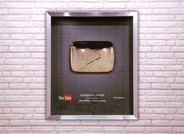 Thanks @YouTube for the #GoldenPlayButton (1 million subscribers) Very thankful @SusanWojcicki Gracias @YouTube por el #BotóndeOro (1 Millón de suscriptores). Muy agradecido @SusanWojcicki
