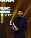 155036_pablo-alboran-posa-premio-40-music-awards-2020.jpg